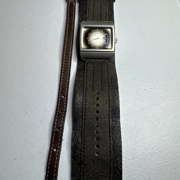 Vintage Fossil Square Watch Distressed Leather and Thin Strap Band Date Display - Picture 1 of 6